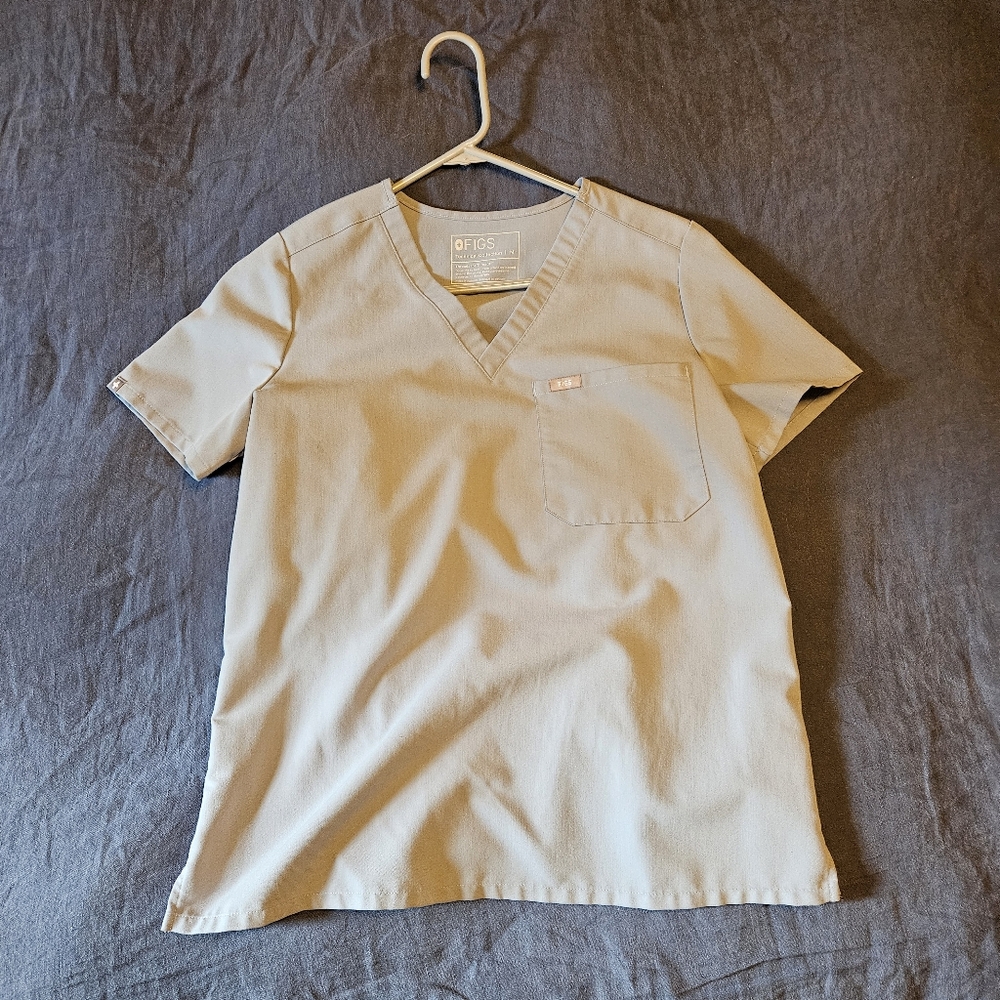 FIG Clothing Catarina One-Pocket Scrub Top in Dusty Blue